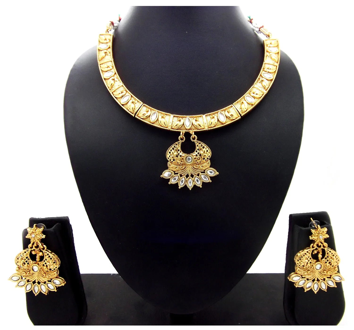 Gold-Toned Necklace With Leaf-Inspired Jewelry Set