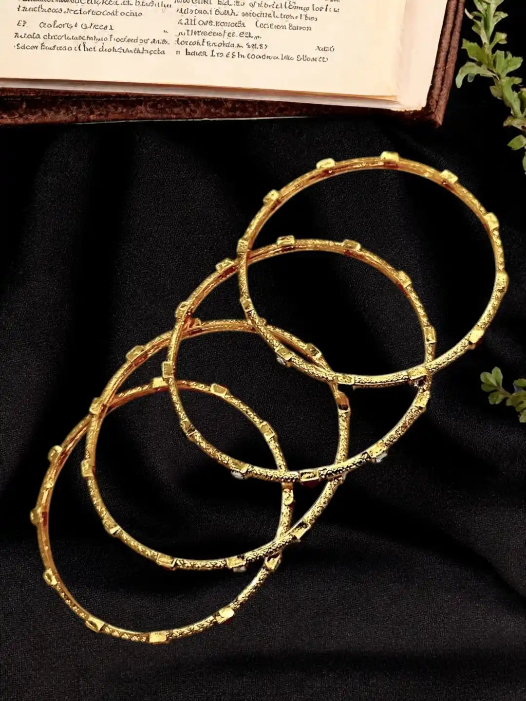 Set Of 4 Gold Plated Sleek Kundan Bangles
