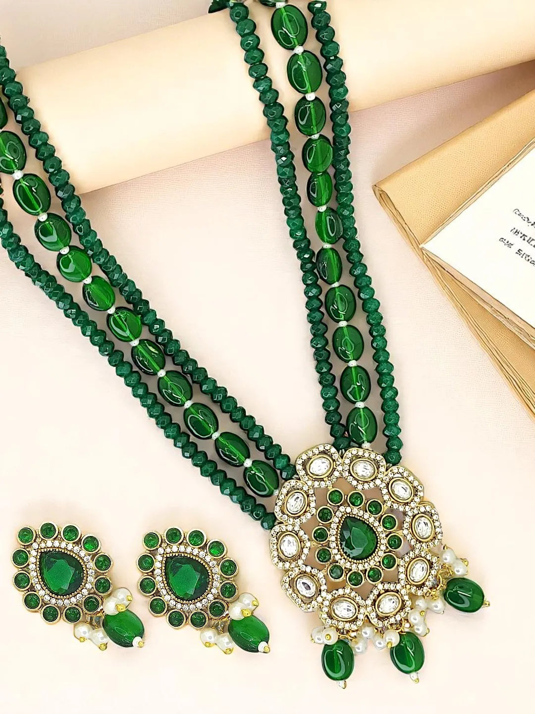 Emerald Green Beads And Central Pendant Jewelry Set