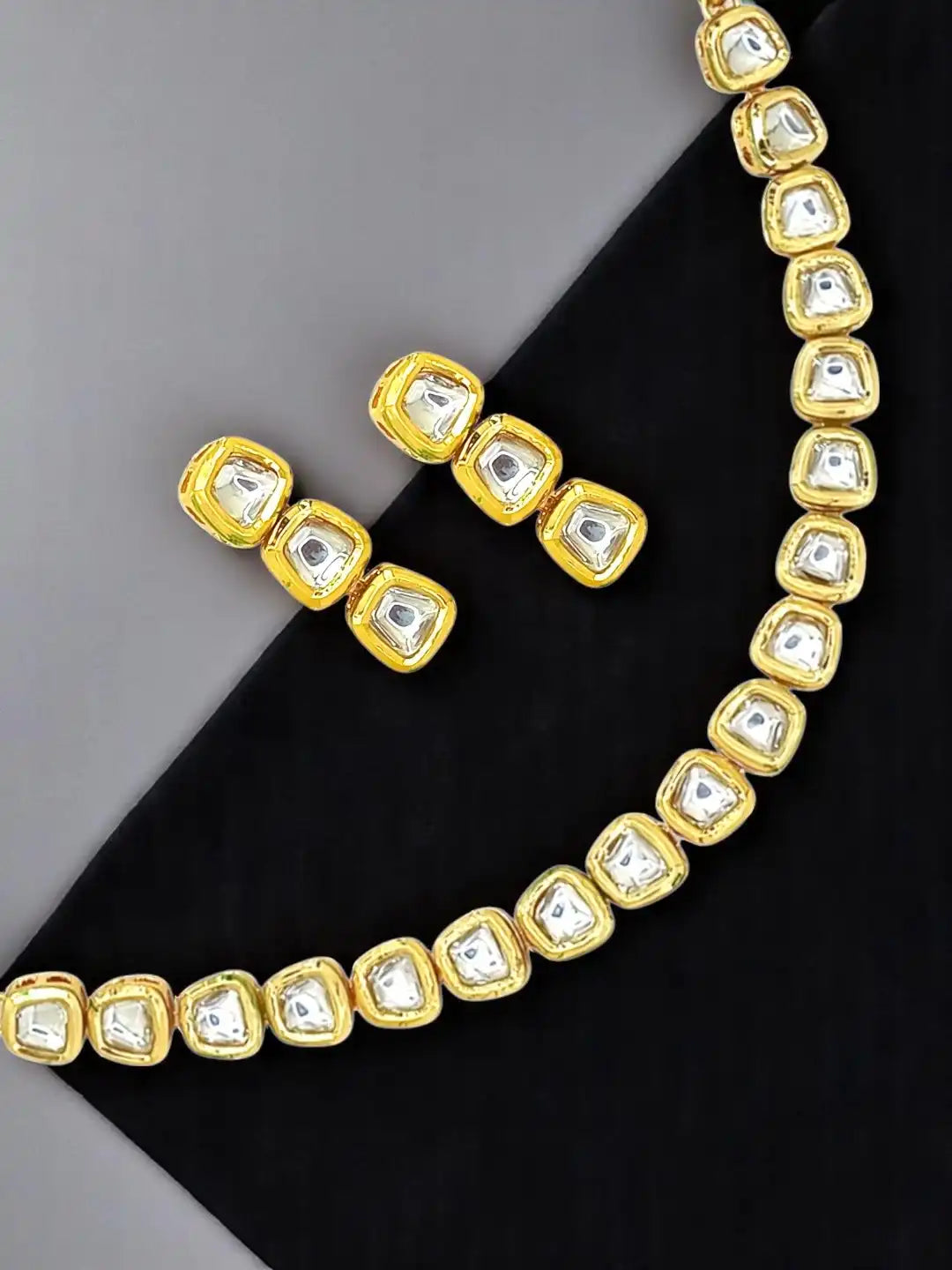 Gold Plated Kundan Studded Elegant Necklace Set with Meenakari Back Detail