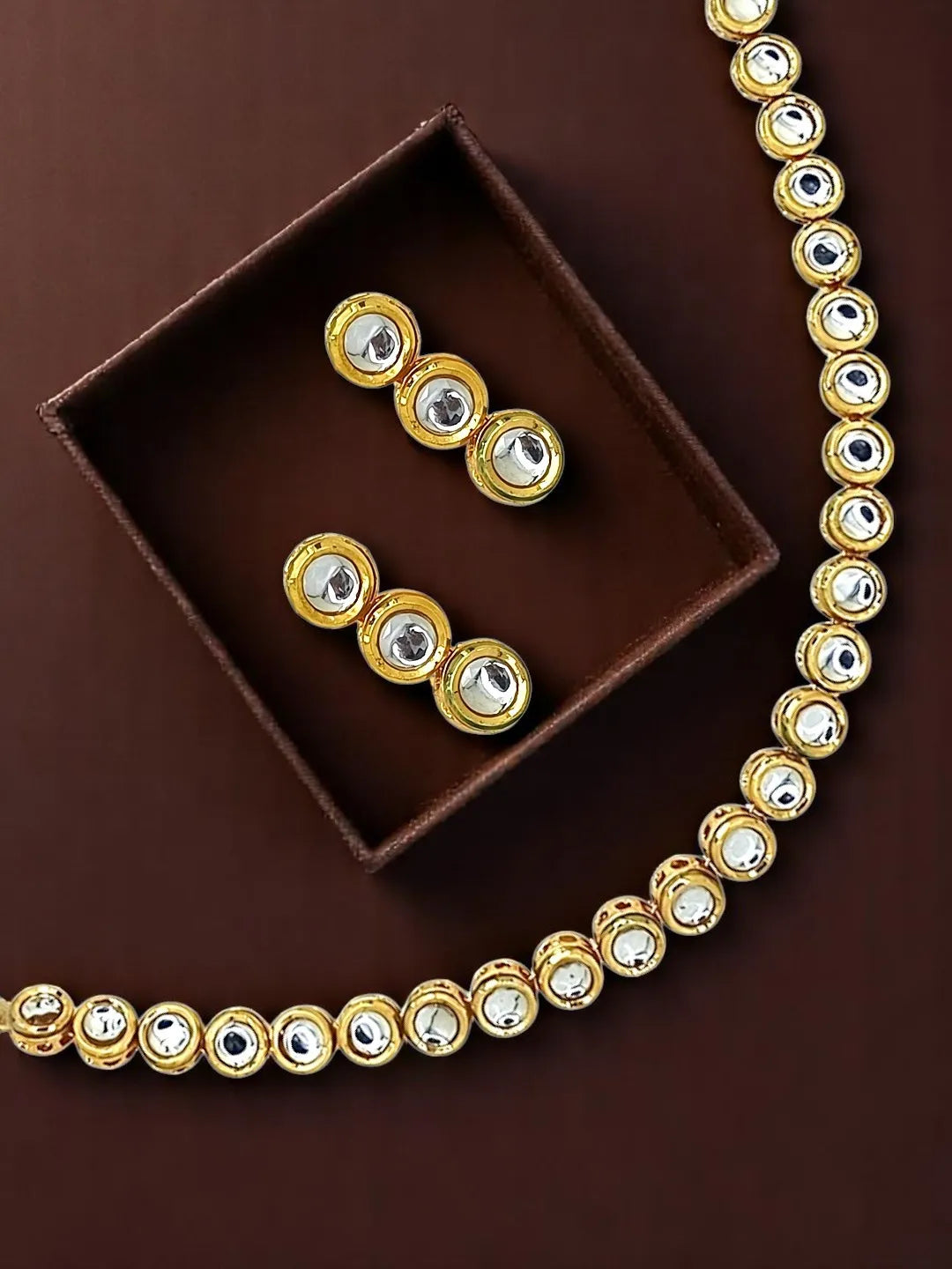 Gold-Plated Circular Kundan Studded Jewellery Set