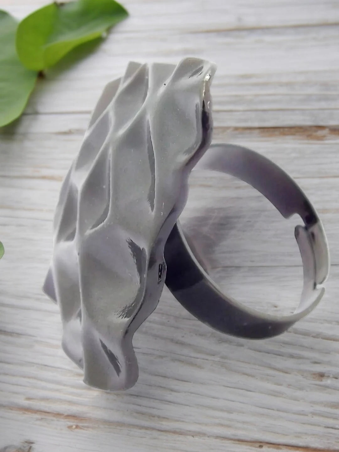 Black Geometric Ring