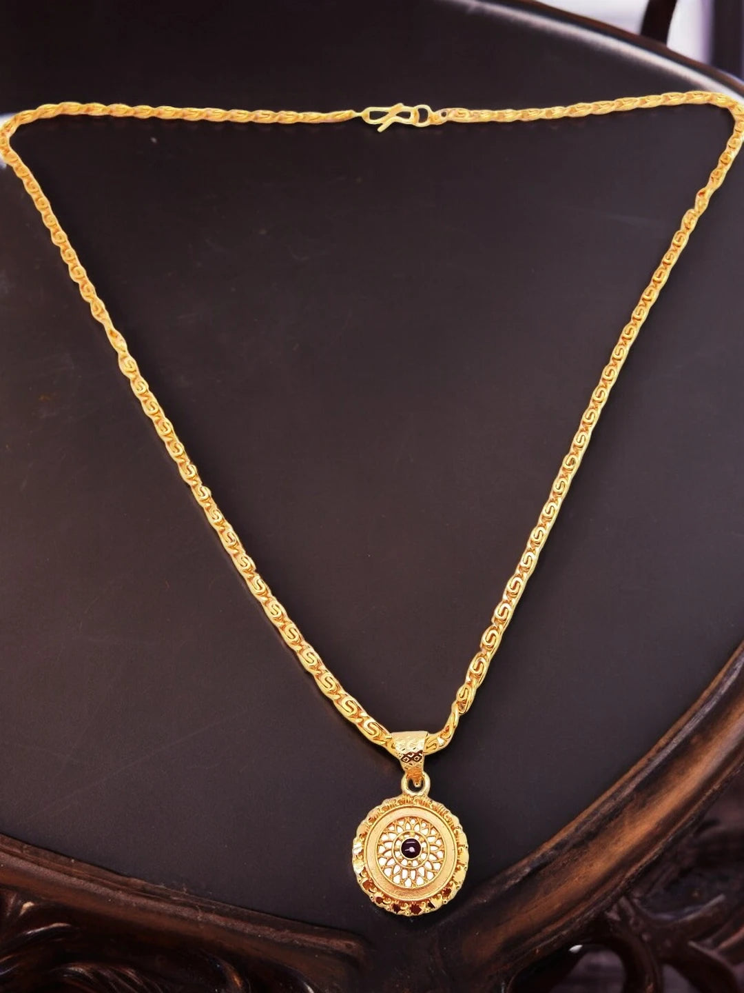 Round Pendant Chain