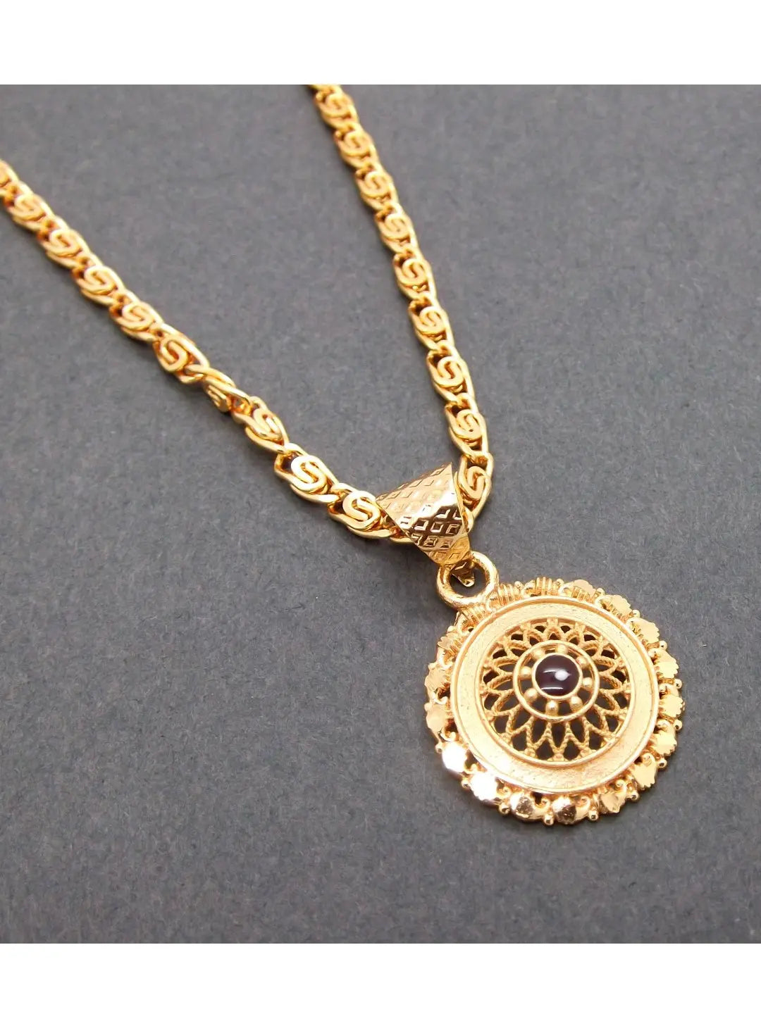 Round Pendant Chain