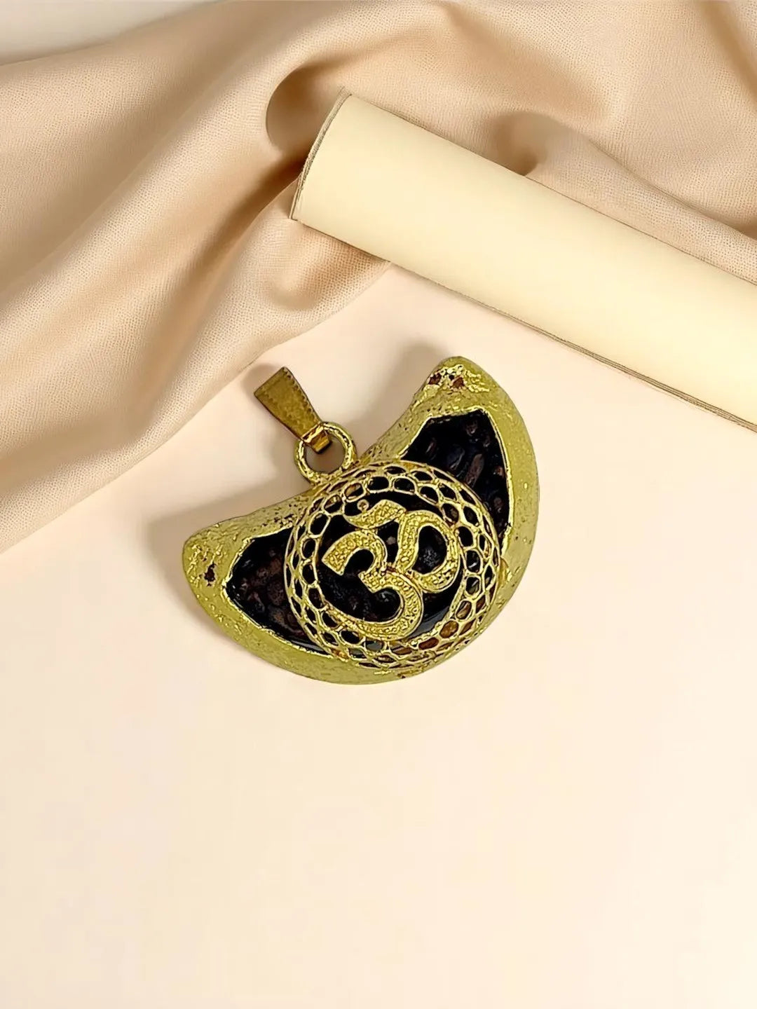 Unisex Gold-Plated Contemporary Pendant