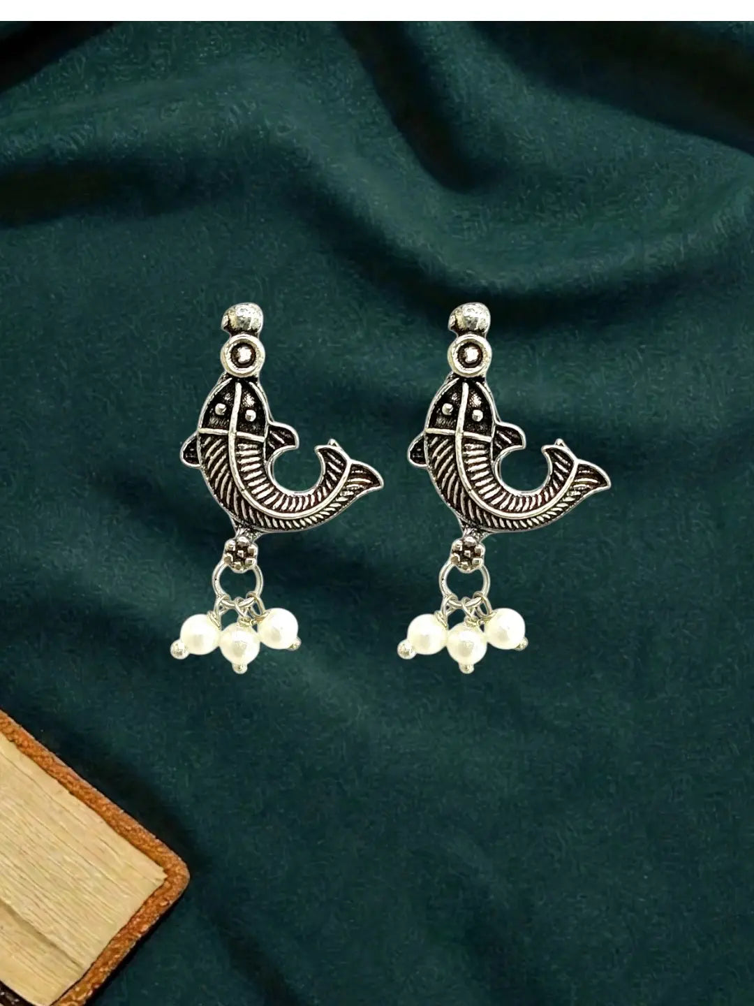 Silver Oxidised Fish Motif Invisible Jewellery Set