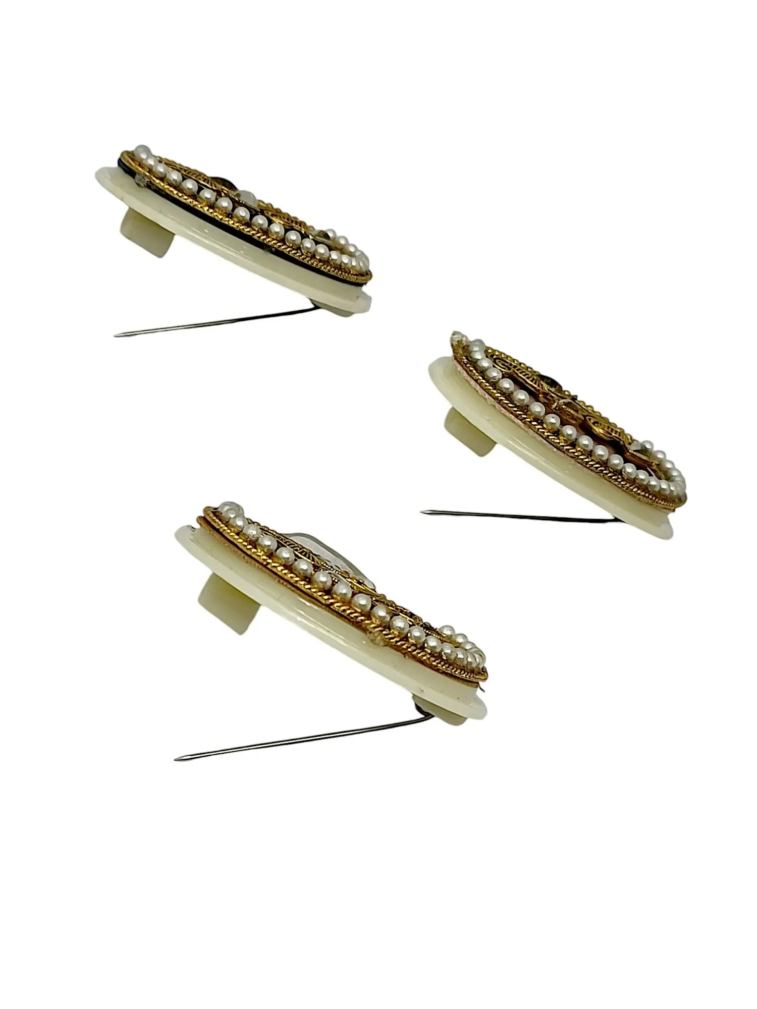 Circular Multicolor Saree Pin Set with Pearls  Designs