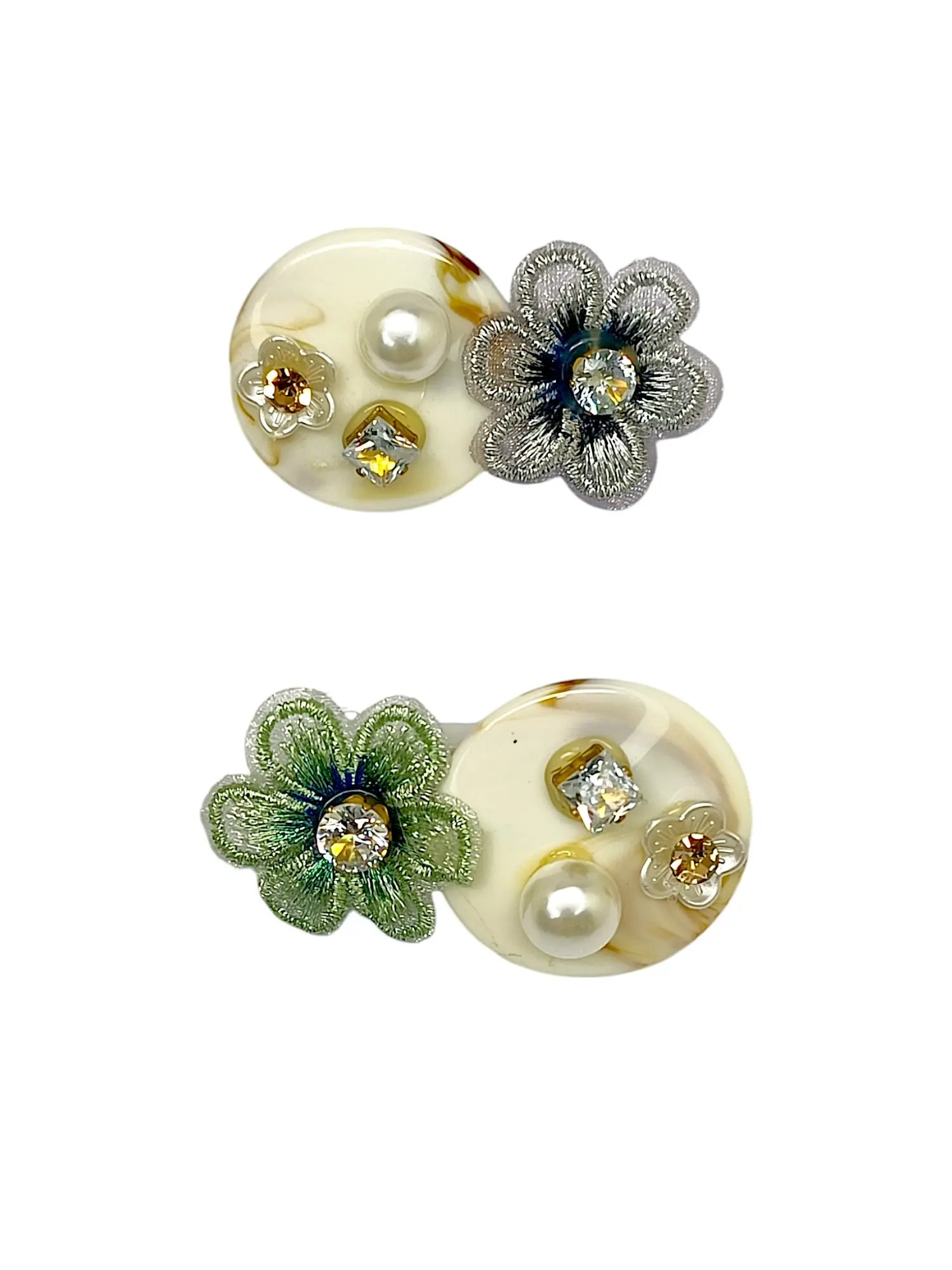 Round Shape Floral Multicolor Saree Pin Set with Pearls