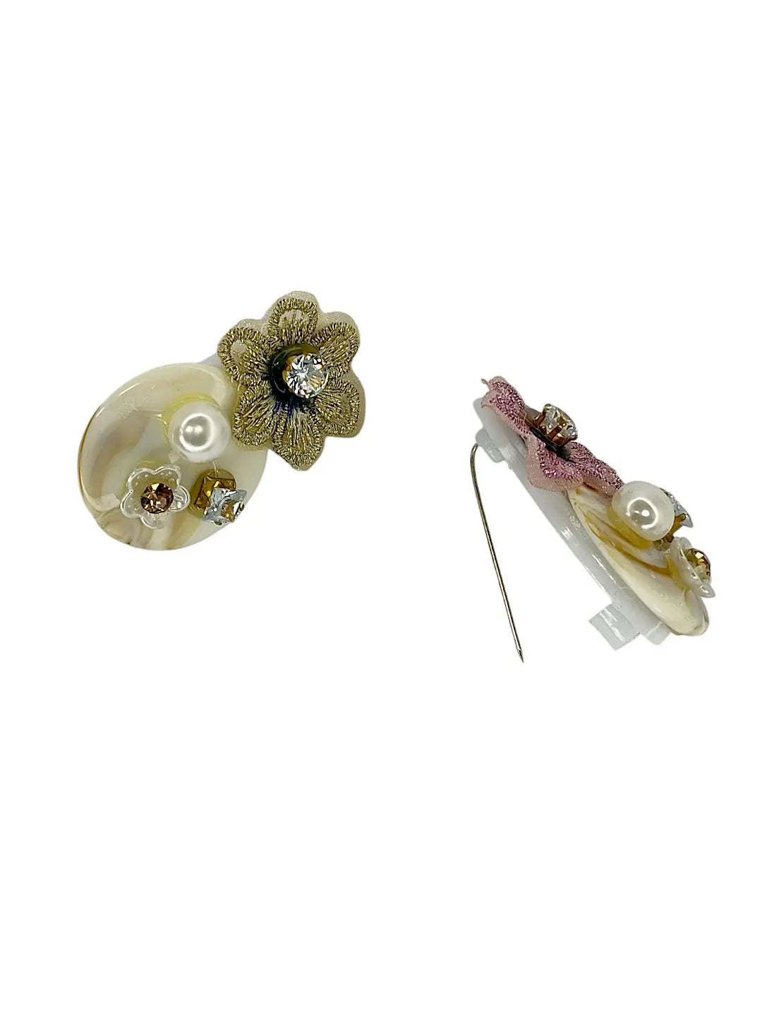 Round Shape Floral Multicolor Saree Pin Set with Pearls