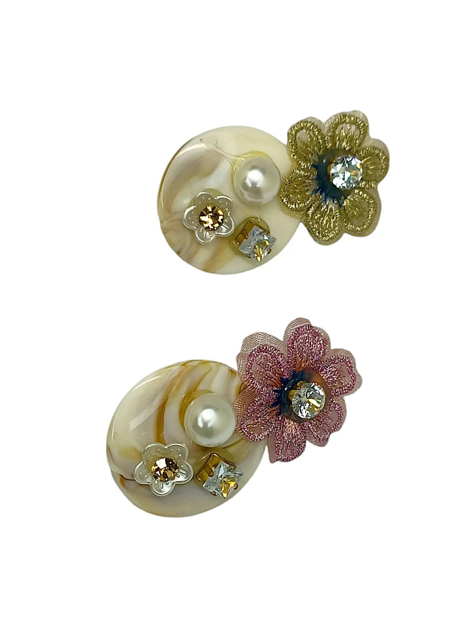 Round Shape Floral Multicolor Saree Pin Set with Pearls