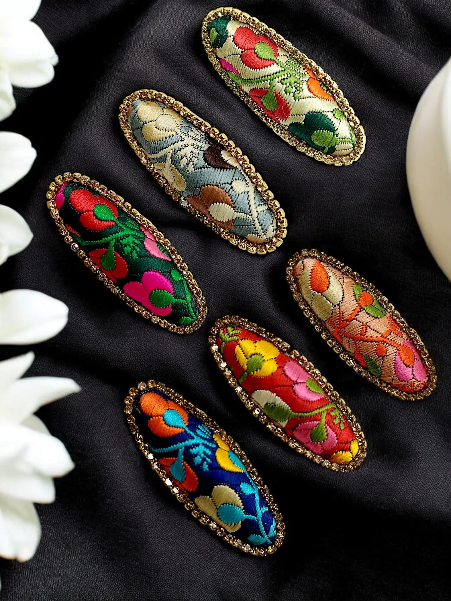 Multicolor Oval Saree Pin Sets with Floral Patterns