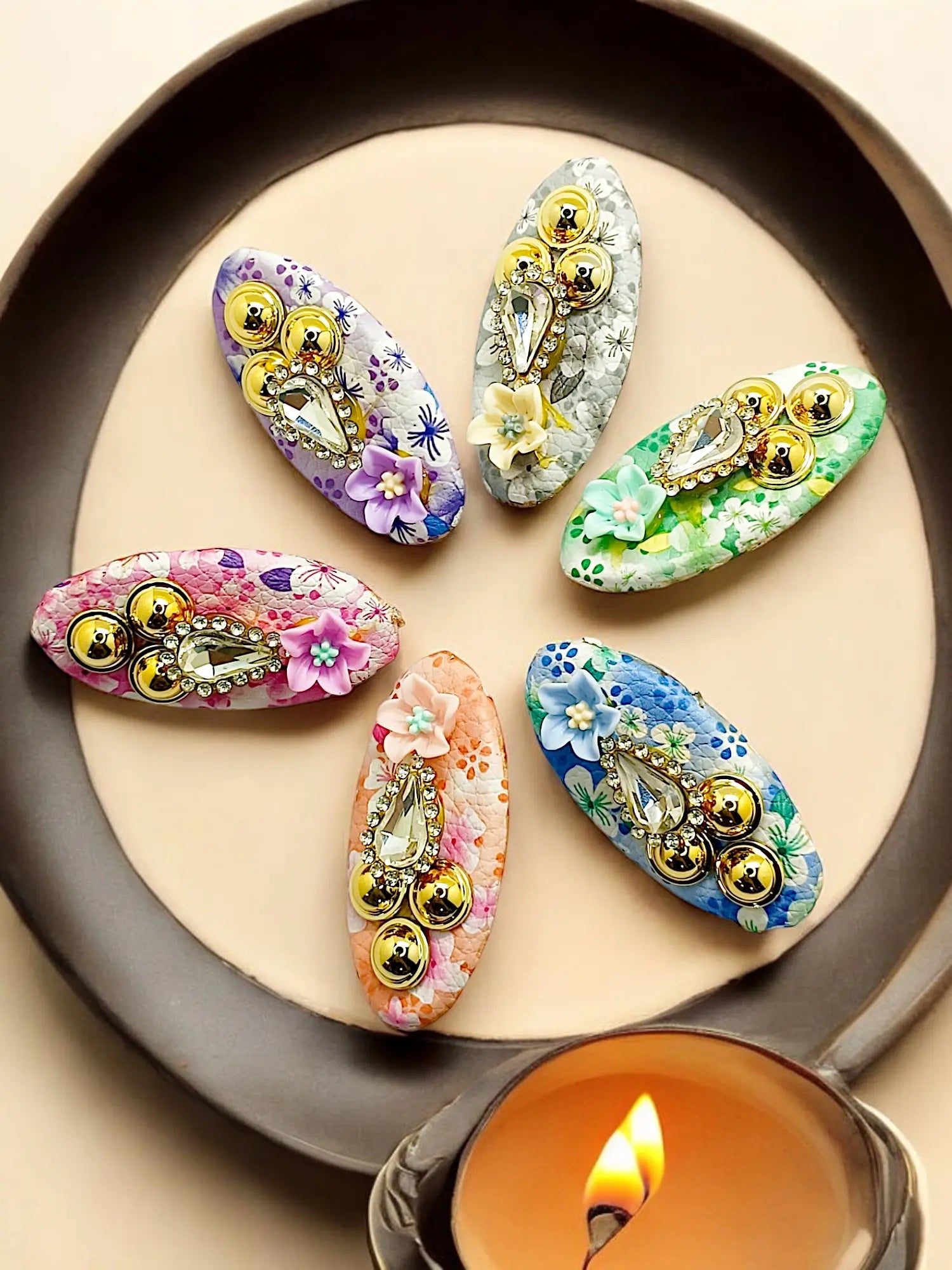 Multicolor Oval Saree Pin with Floral Patterns