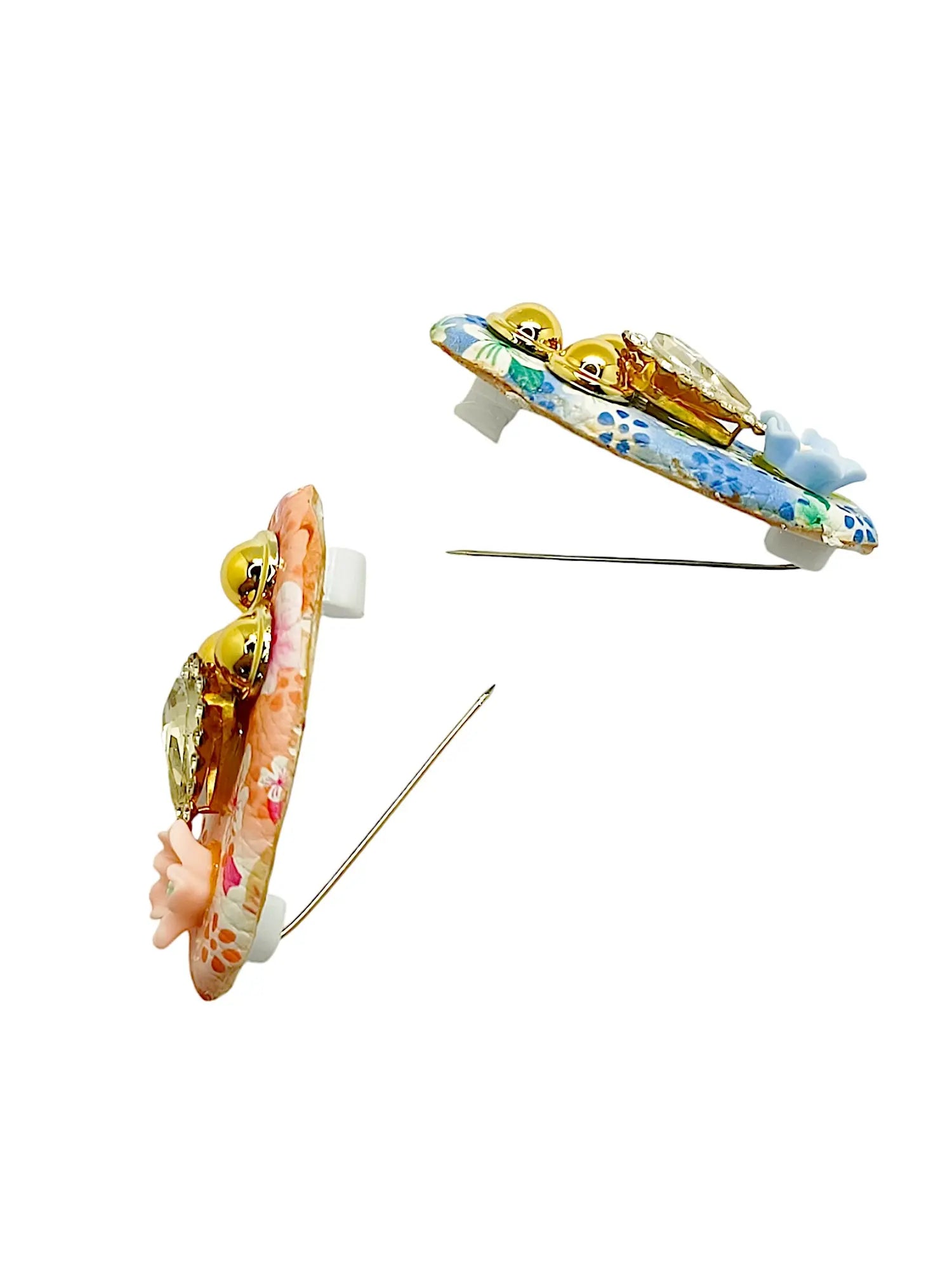 Multicolor Oval Saree Pin with Floral Patterns