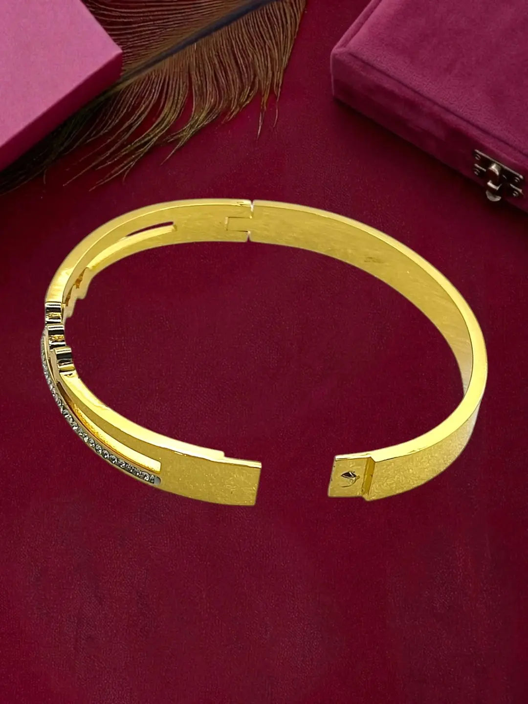Gold Plated Anti Tarnish CZ Clover Cut Out Bracelet