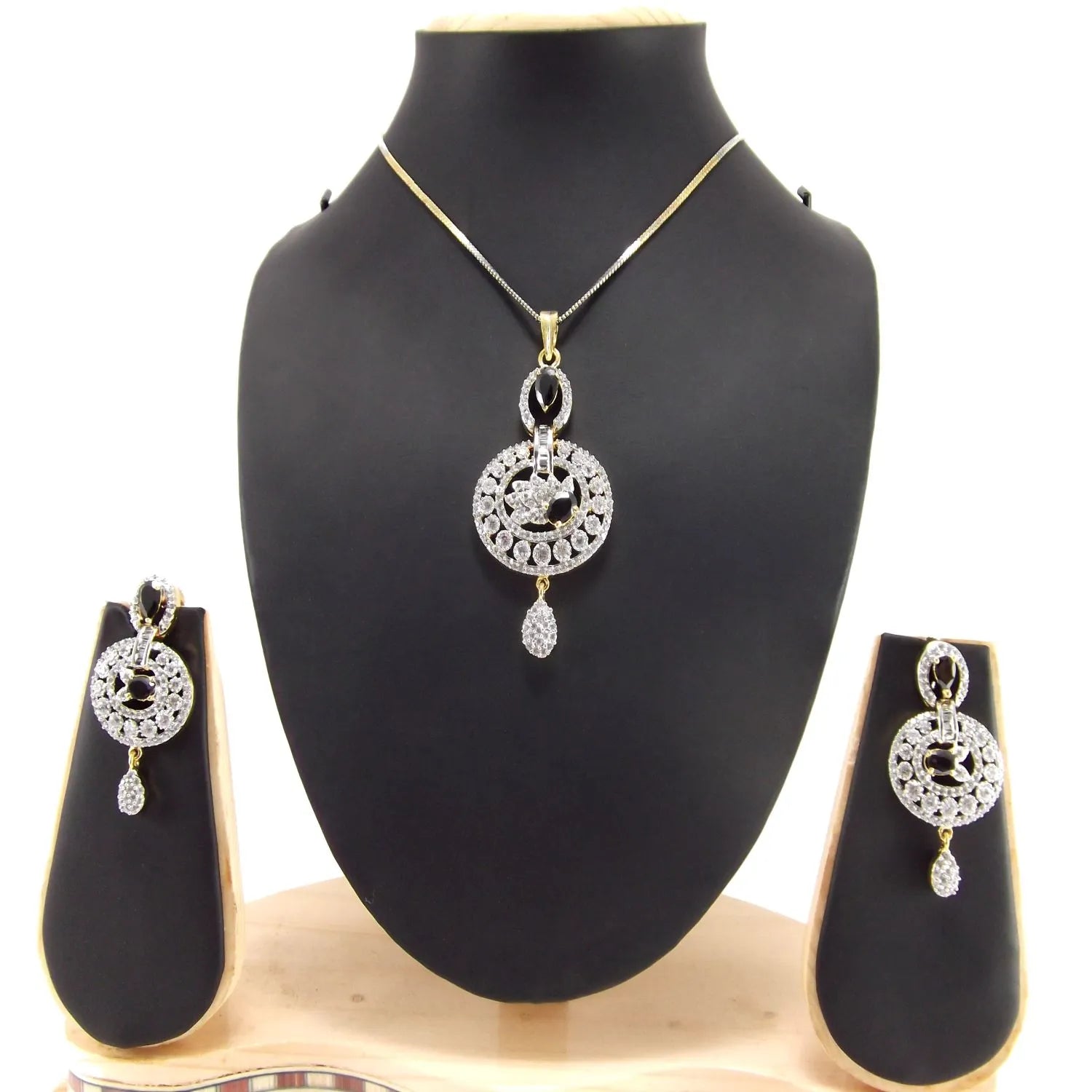 Gold-Plated Silver-Toned Black & White AD-Studded Pendant Jewellery Set