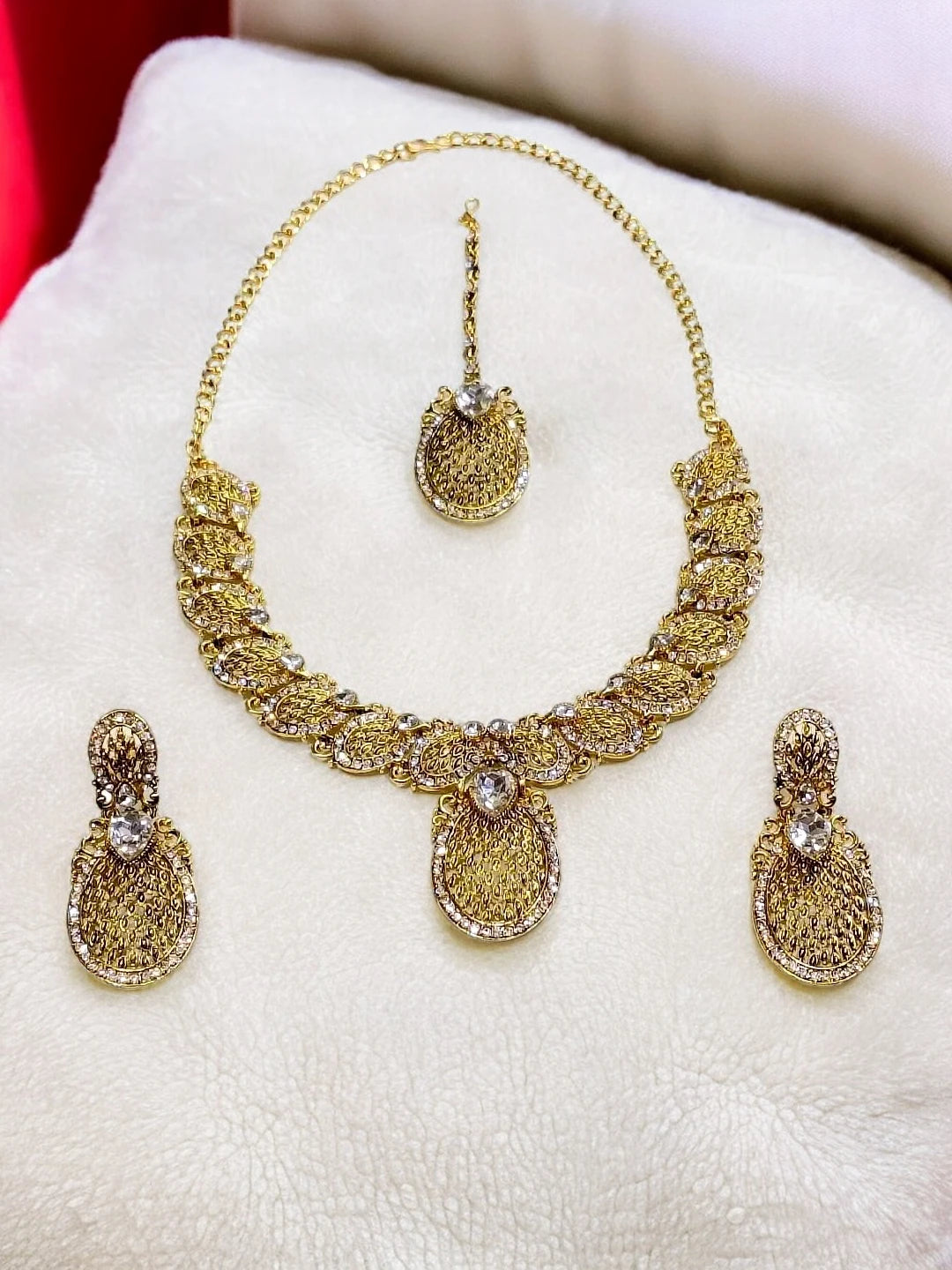 Ovular Necklace Set