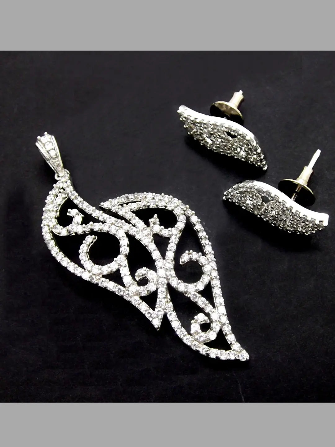 American Diamond Pendant With Earrings